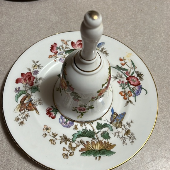 VTG fine Bone China cottage  Rose Bell with matching plate holder . - Picture 2 of 6